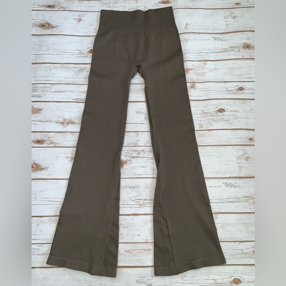 OQQ Flare Leggings - Size Medium